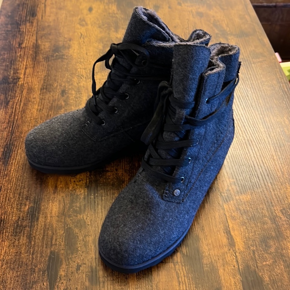 Bear paw fleece wedge